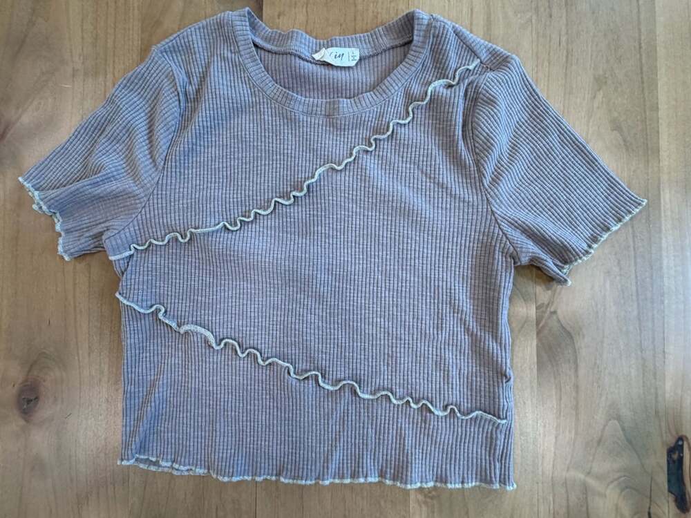 New In Short Sleeve Ribbed Lettuce Trim Top Size L Grey